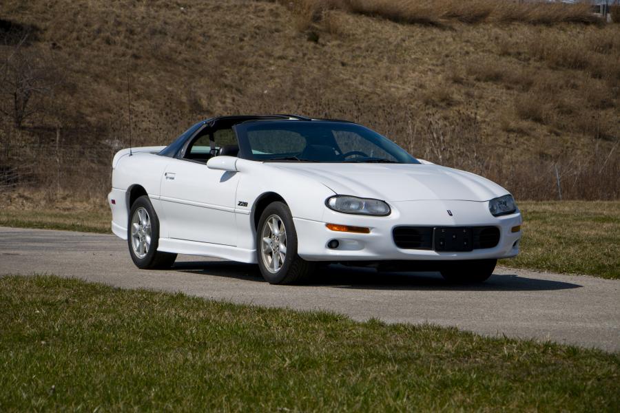  Chevrolet Camaro Z28 Coupe (1FP87) 1998 года  (фото 10 из 13)